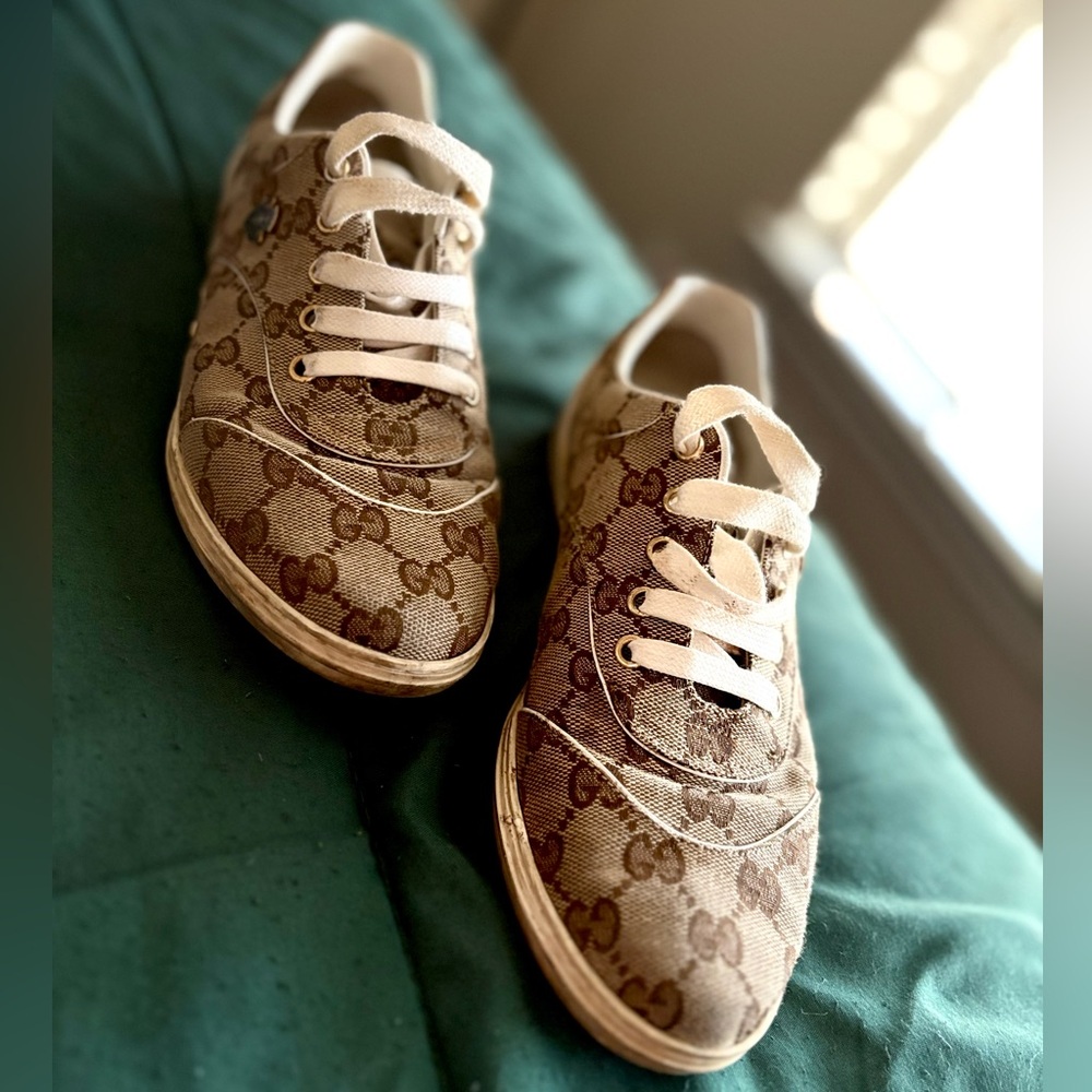 Gucci Brown Monogram Canvas Women's Sneakers with White Laces - Picture 2 of 6